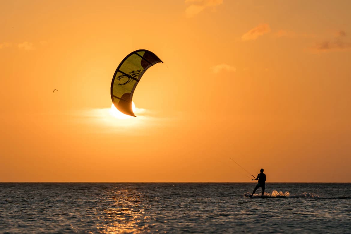 Kitesurf en Montenegro: potencia del viento, adrenalina y libertad de movimiento