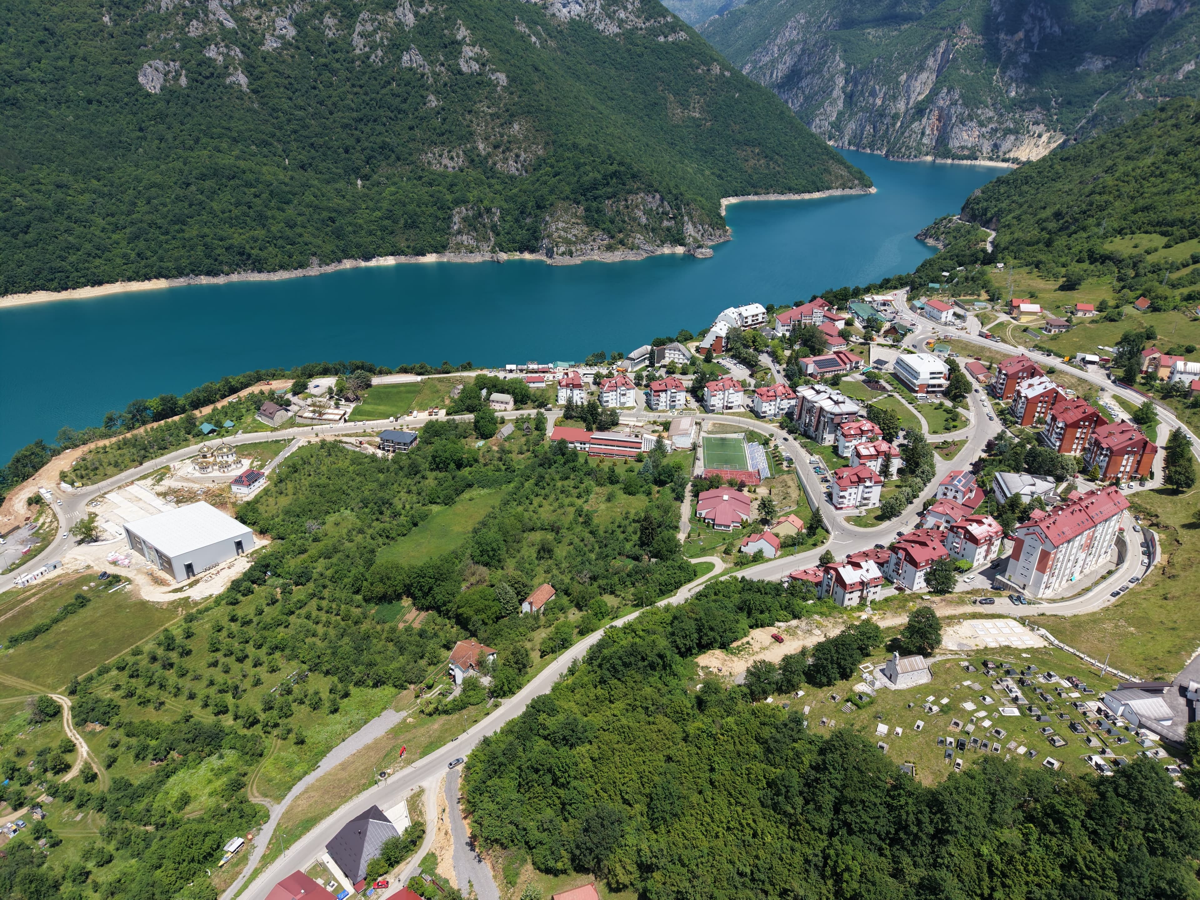 Plužine: Vodič za porodično putovanje kroz carstvo jezera, kanjona i planinske tišine