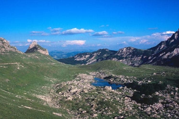 Valovito jezero
