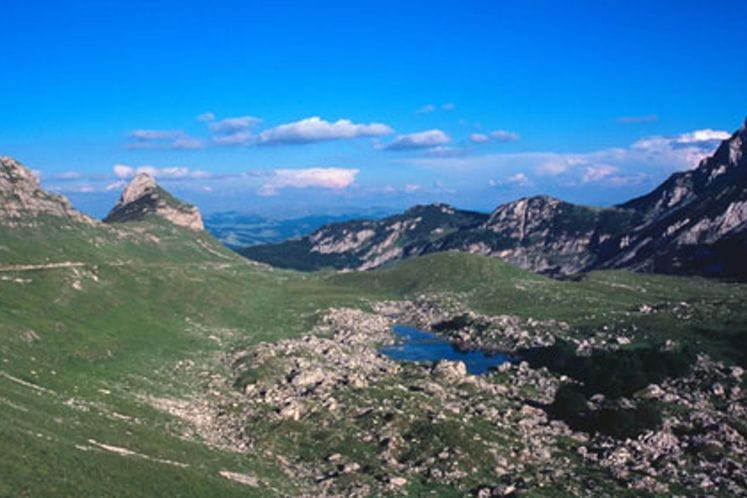 Valovito jezero